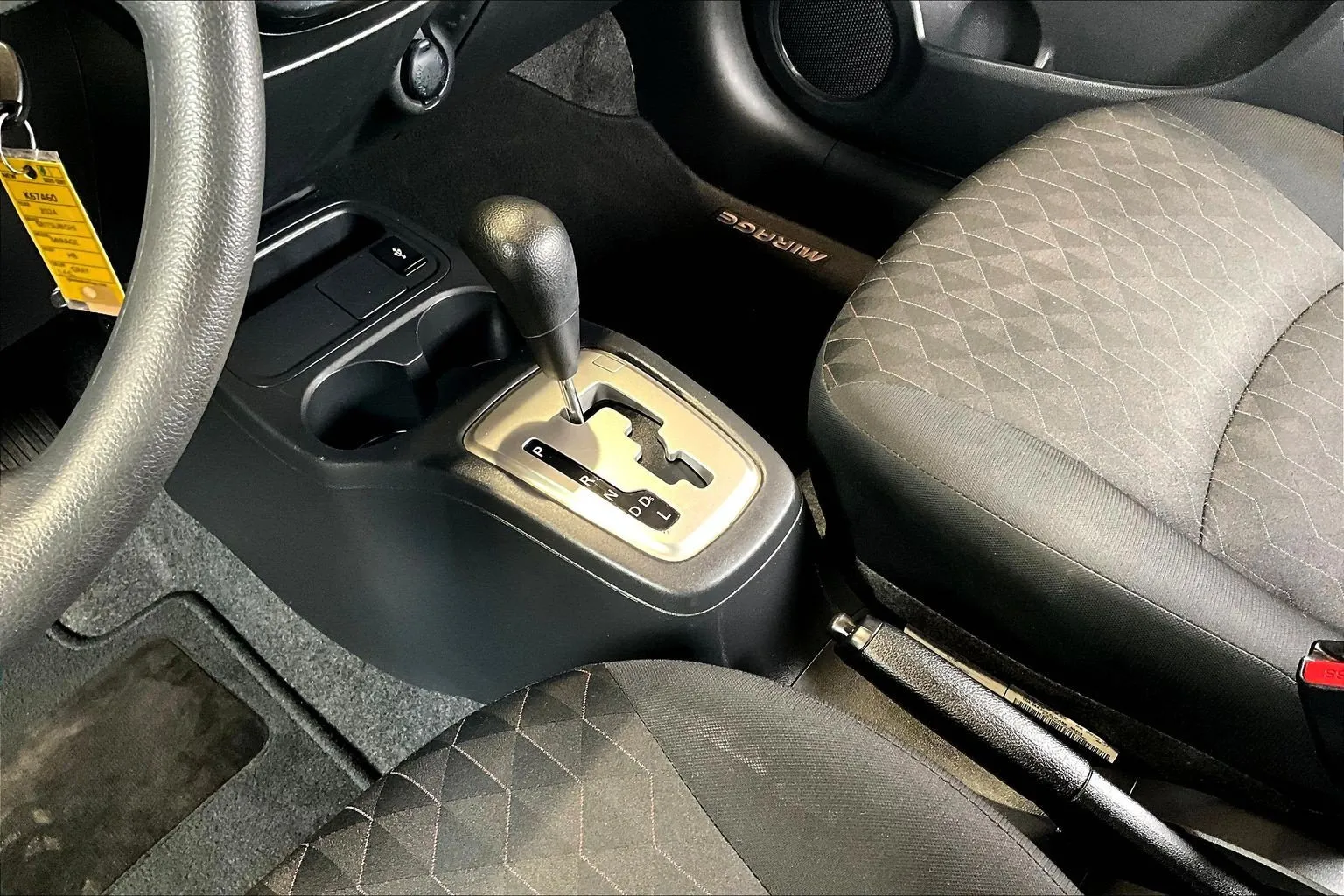 Mitsubishi Mirage photo 18