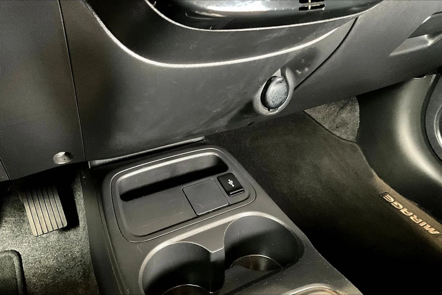 Mitsubishi Mirage photo 16