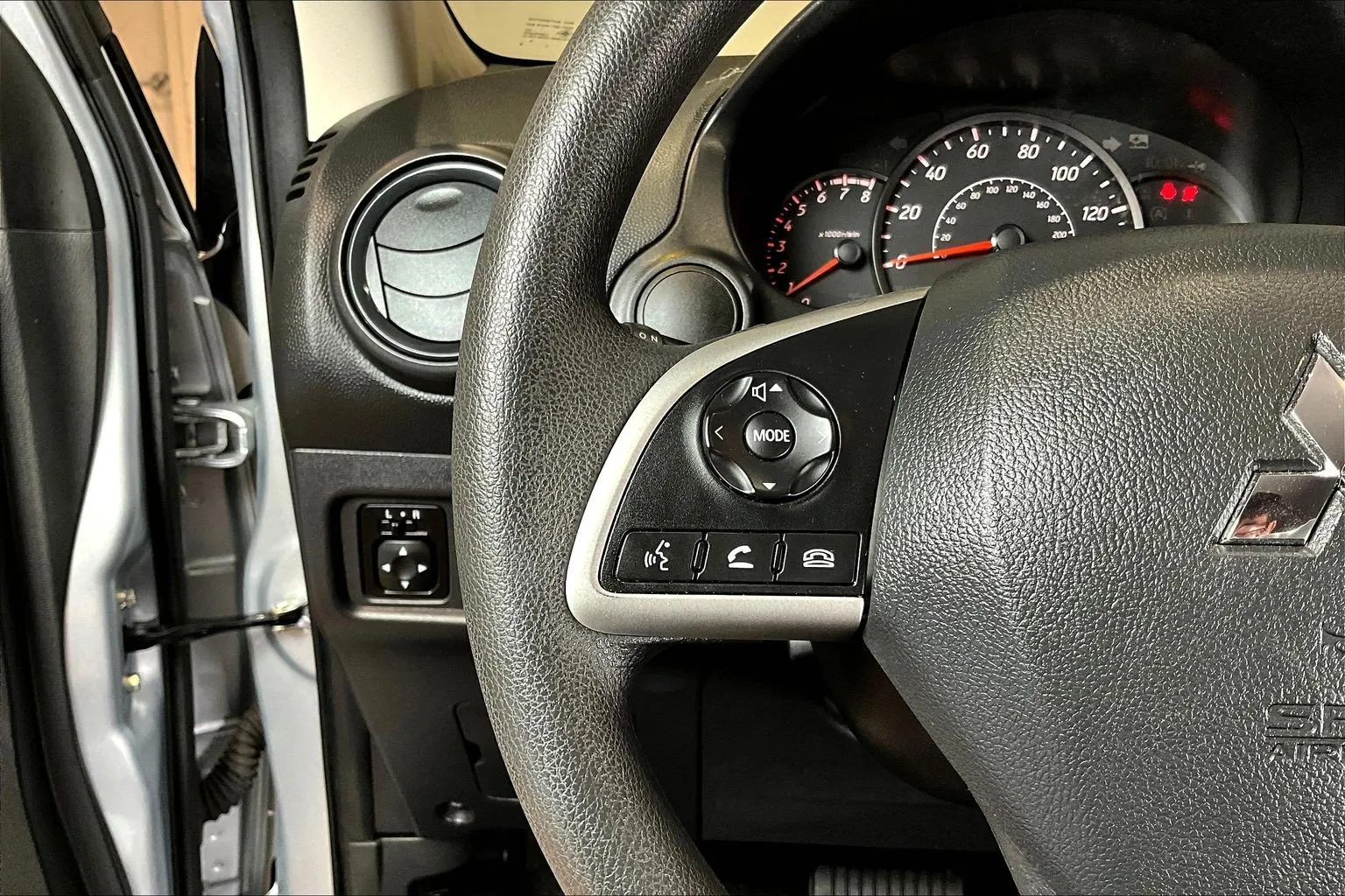 Mitsubishi Mirage photo 12