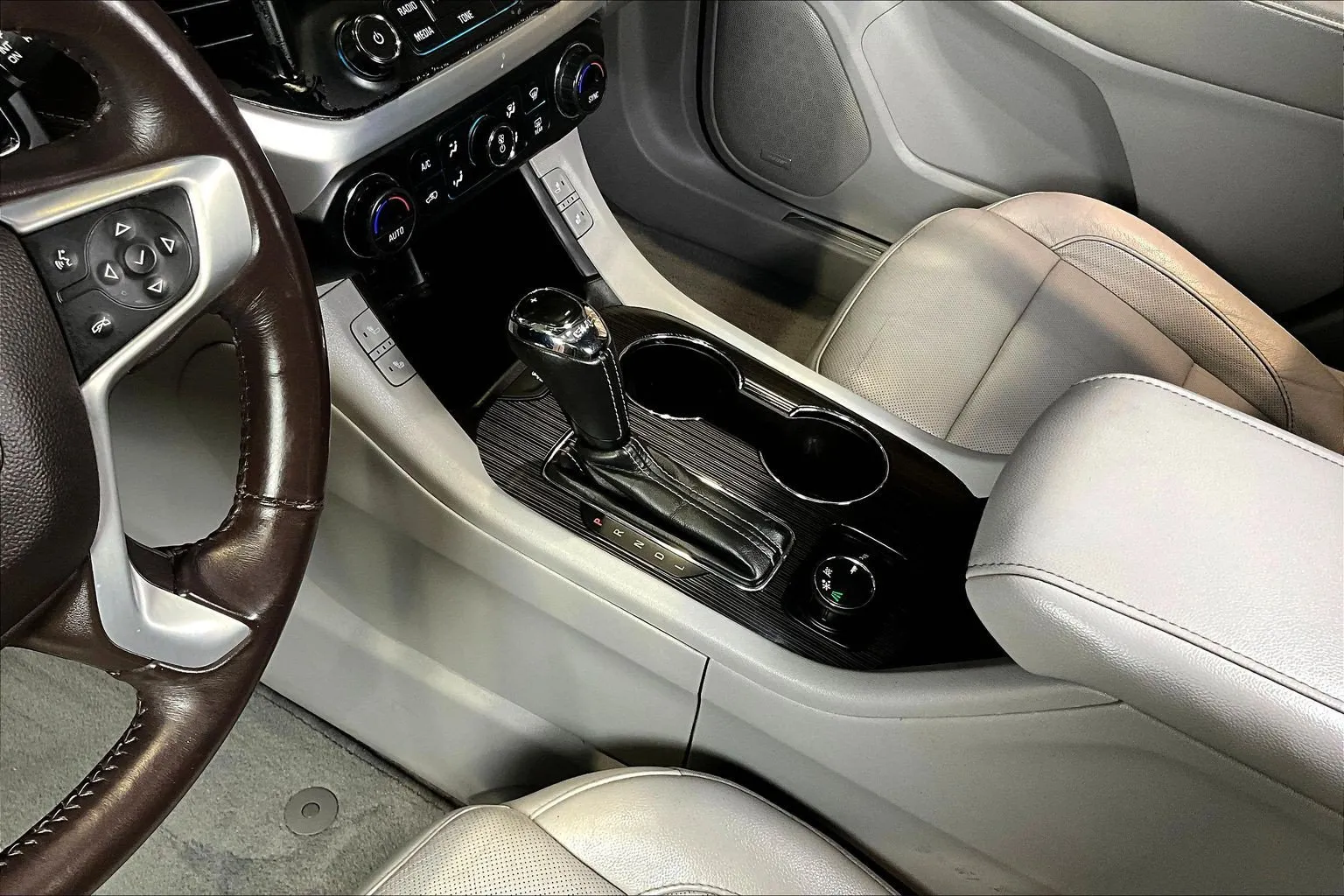 GMC Acadia photo 18