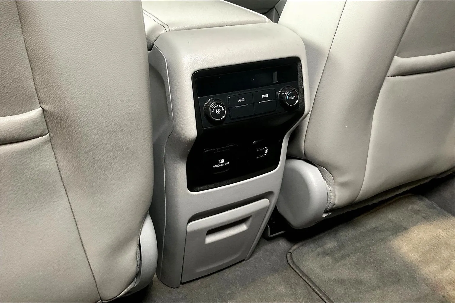 GMC Acadia photo 11