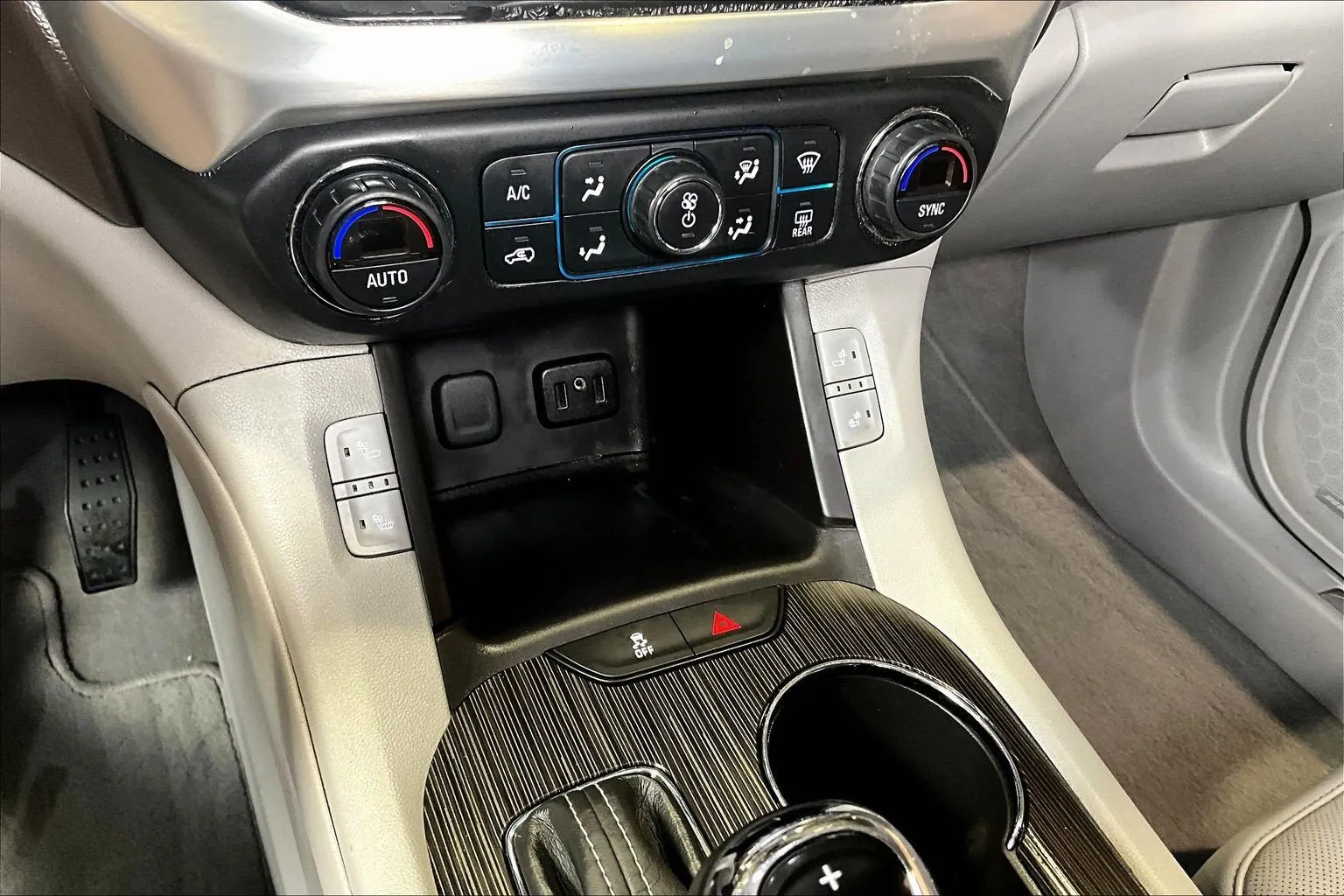 GMC Acadia photo 16