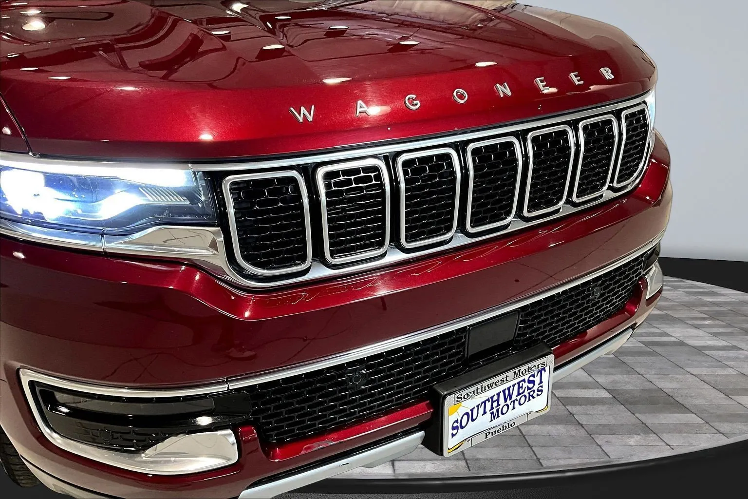Jeep Wagoneer photo 33