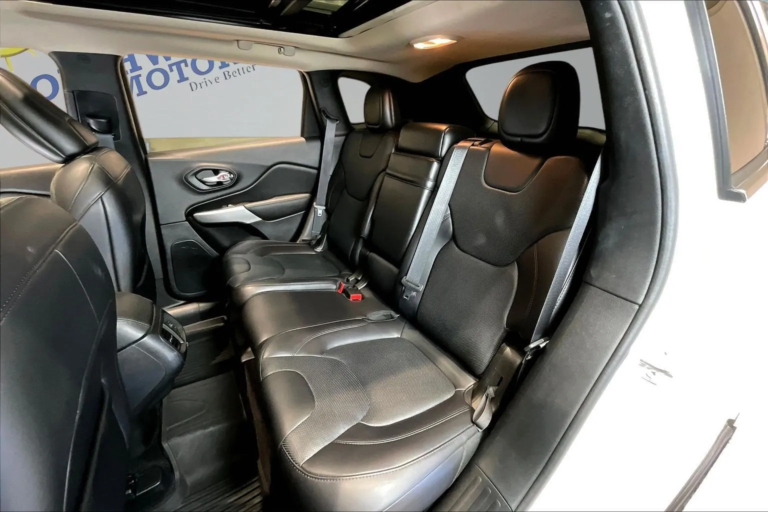 Jeep Cherokee photo 21
