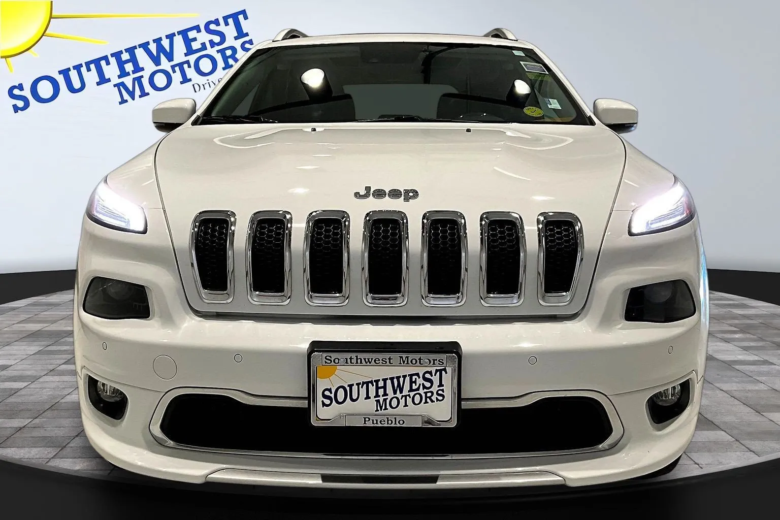 Jeep Cherokee photo 2