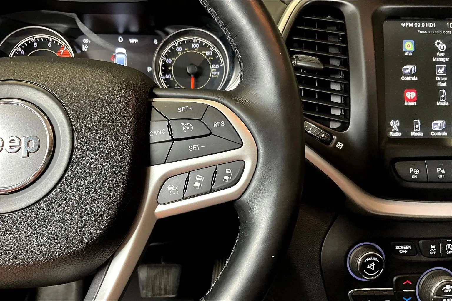 Jeep Cherokee photo 12