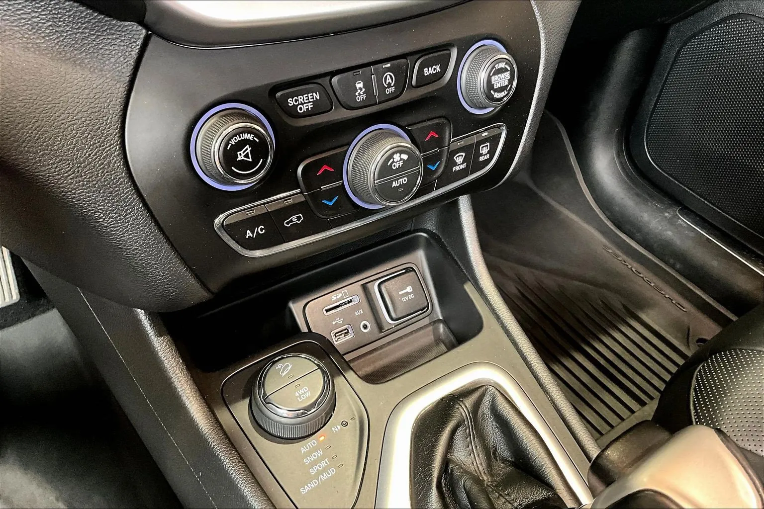 Jeep Cherokee photo 15