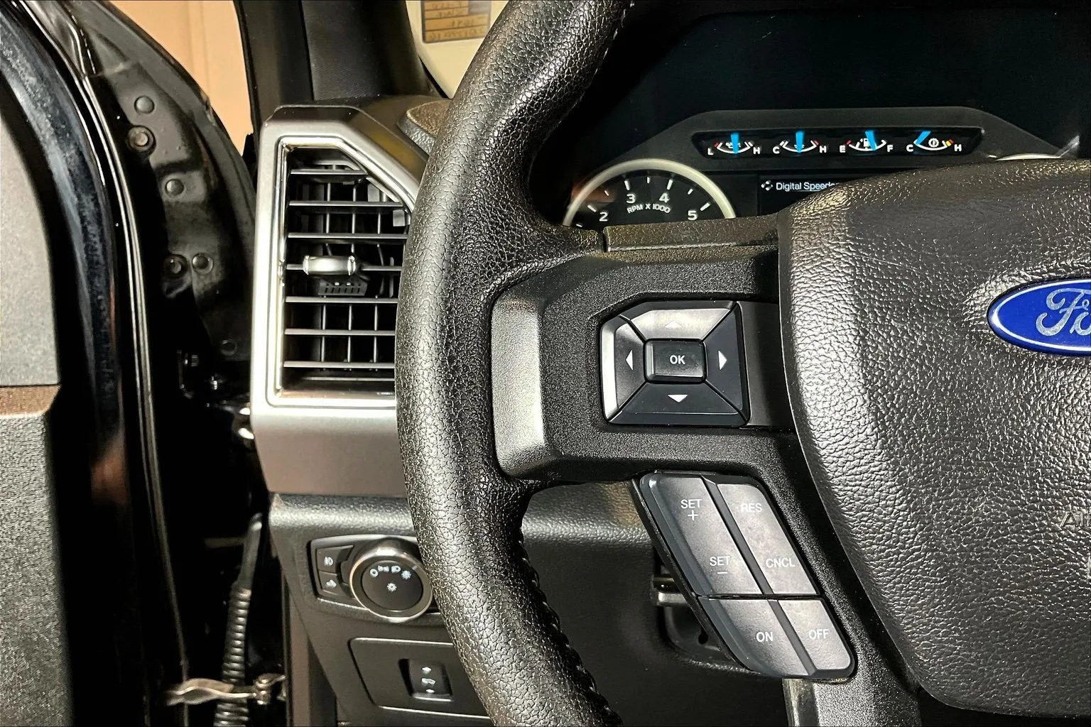 Ford F-150 photo 13
