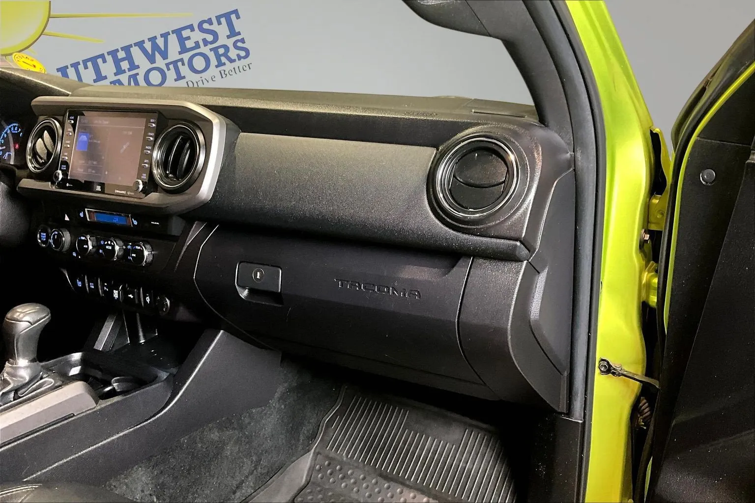 Toyota Tacoma photo 27
