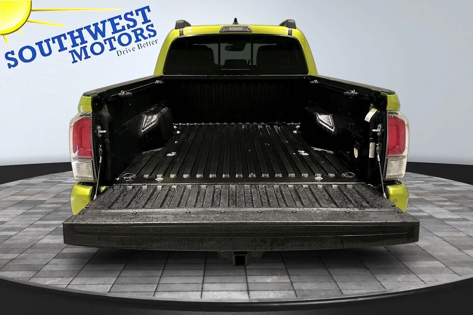 Toyota Tacoma photo 8