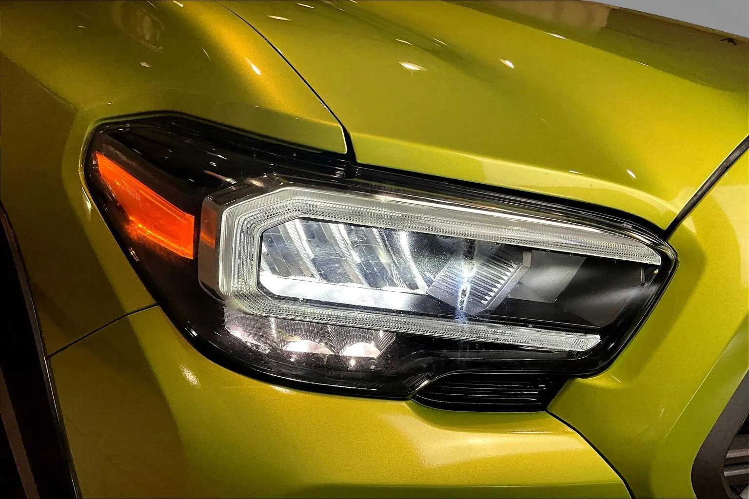 Toyota Tacoma photo 33