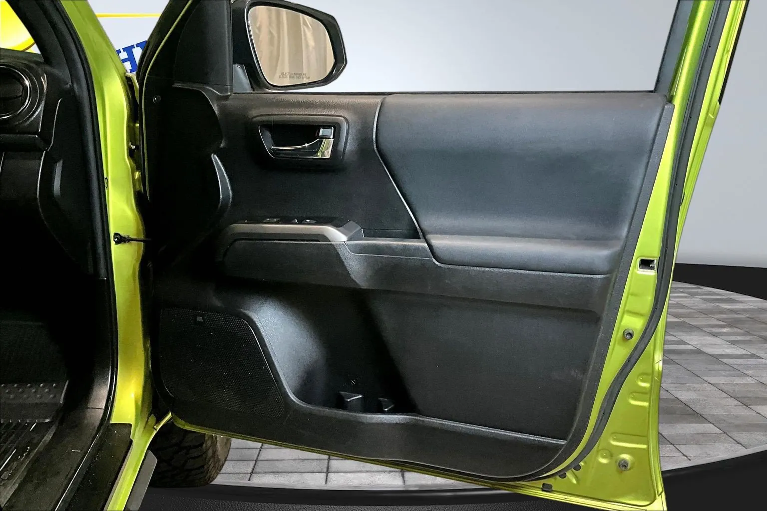 Toyota Tacoma photo 29