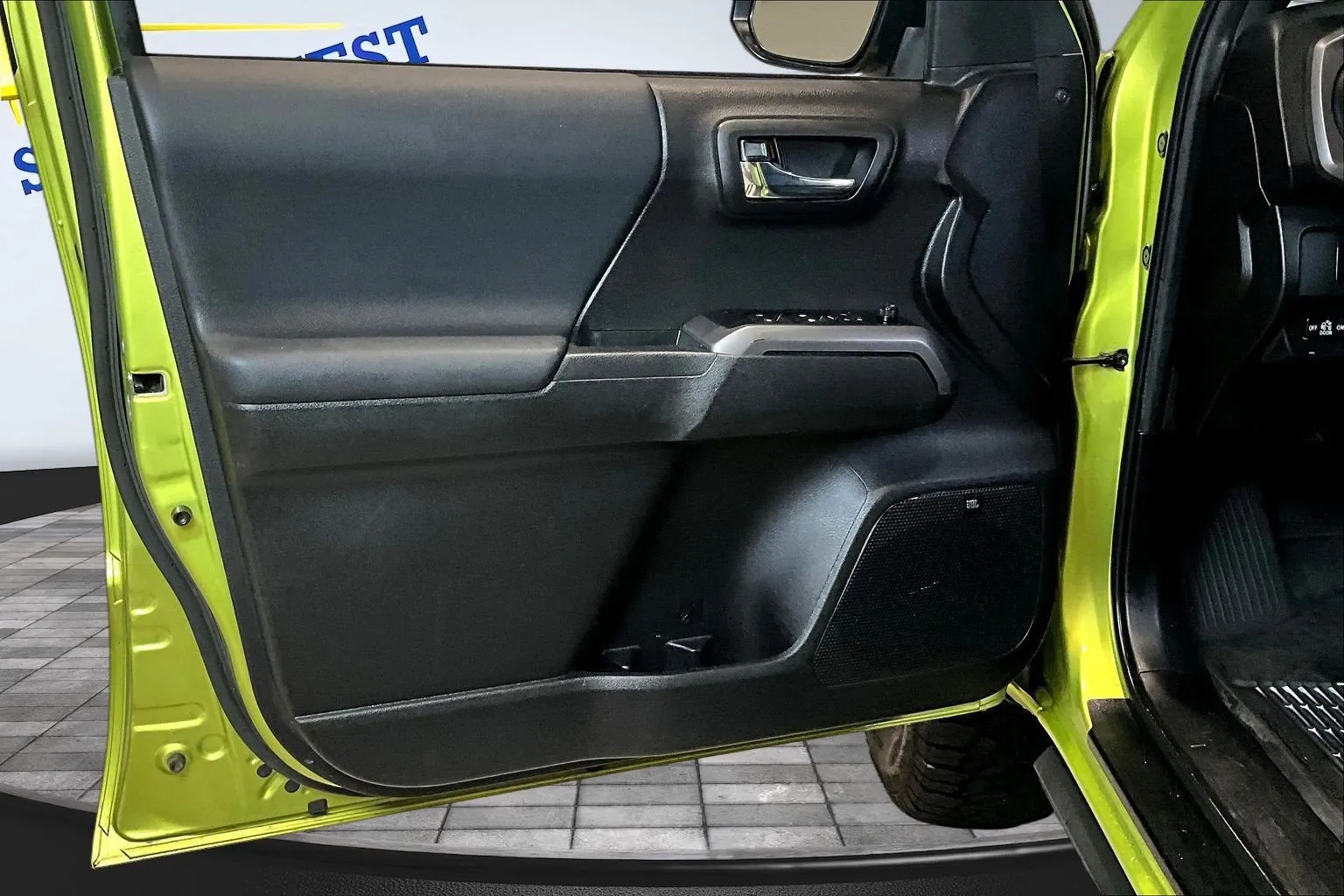 Toyota Tacoma photo 22