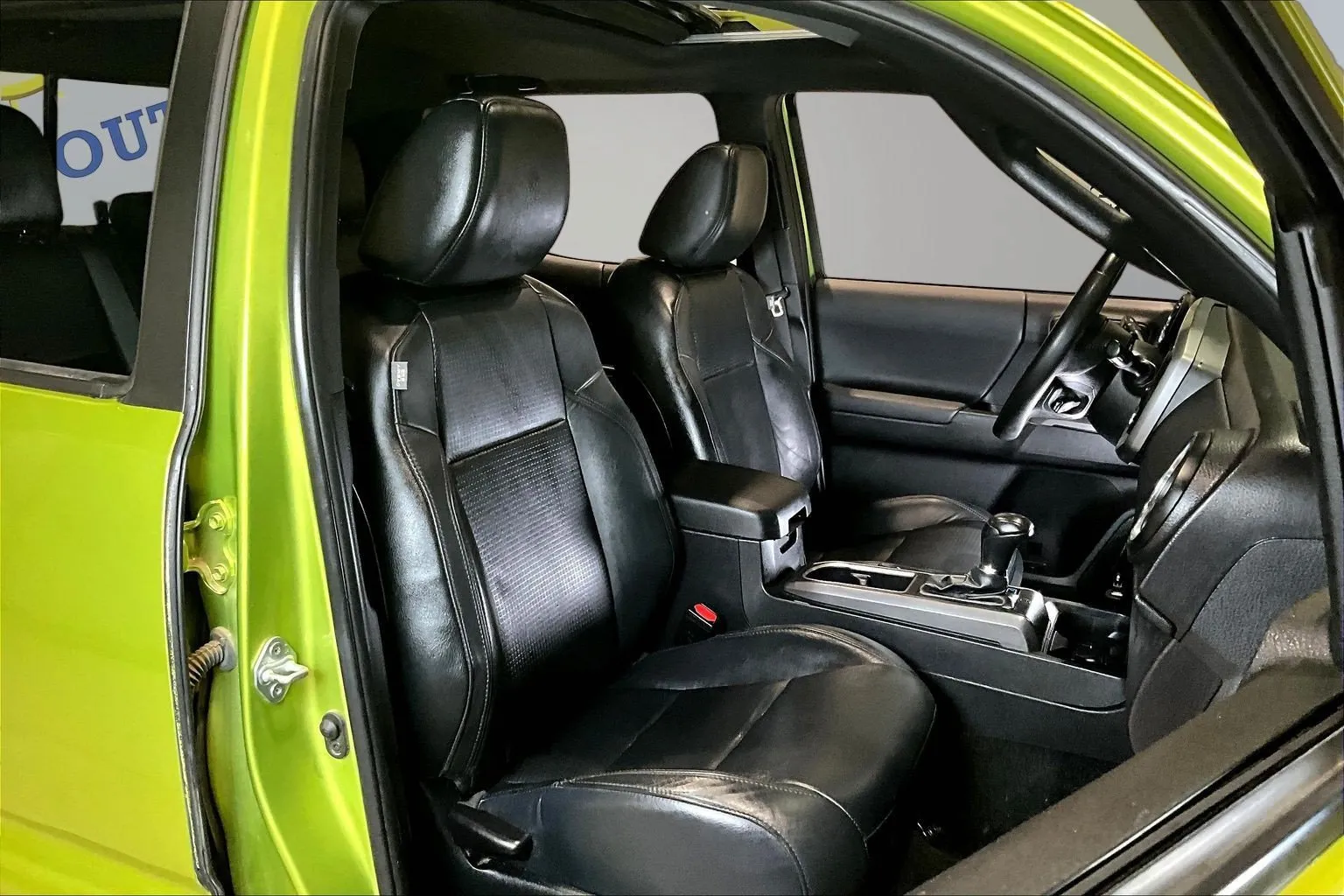 Toyota Tacoma photo 30