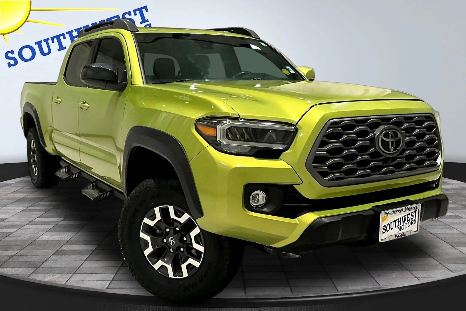 Toyota Tacoma photo 3