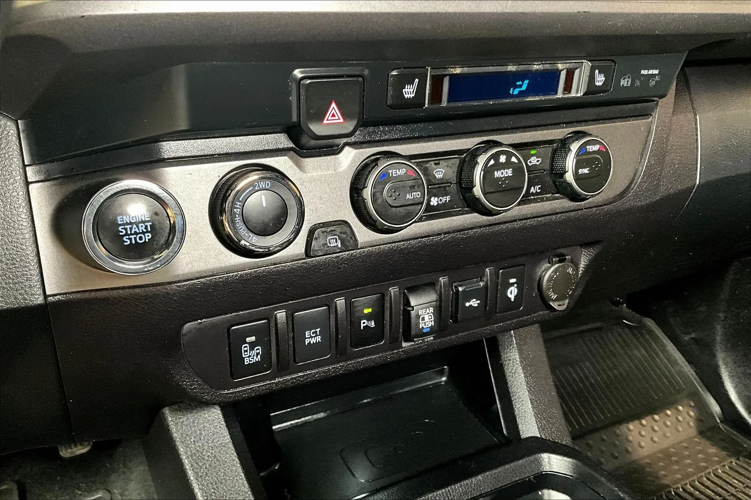 Toyota Tacoma photo 17