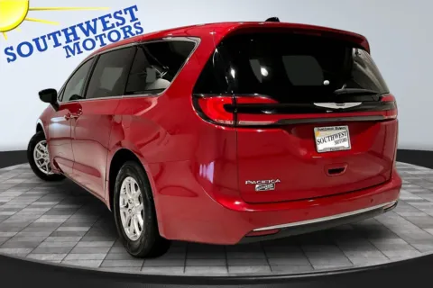 More photos of 2025 Chrysler Pacifica Select at Southwest Motors, CO
