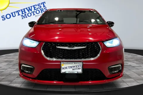 Photos of 2025 Chrysler Pacifica Select for sale in Pueblo, CO at Southwest Motors