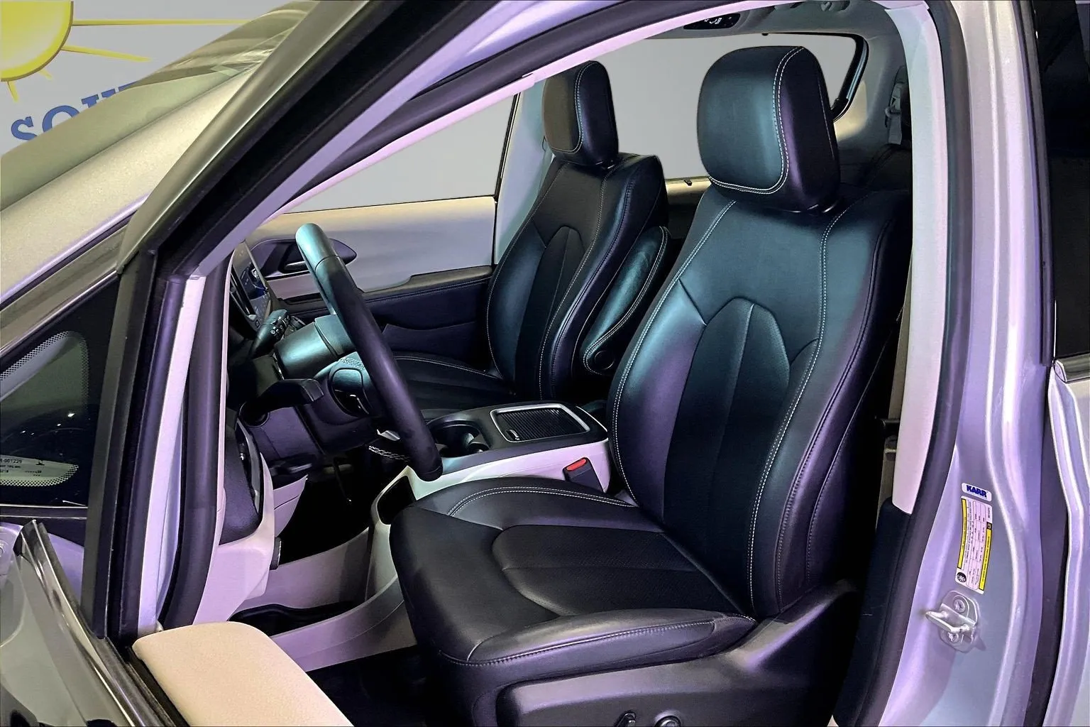 Chrysler Pacifica photo 22