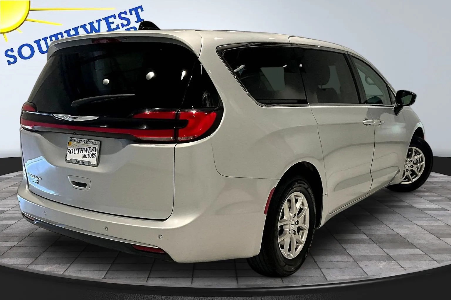 Chrysler Pacifica photo 7