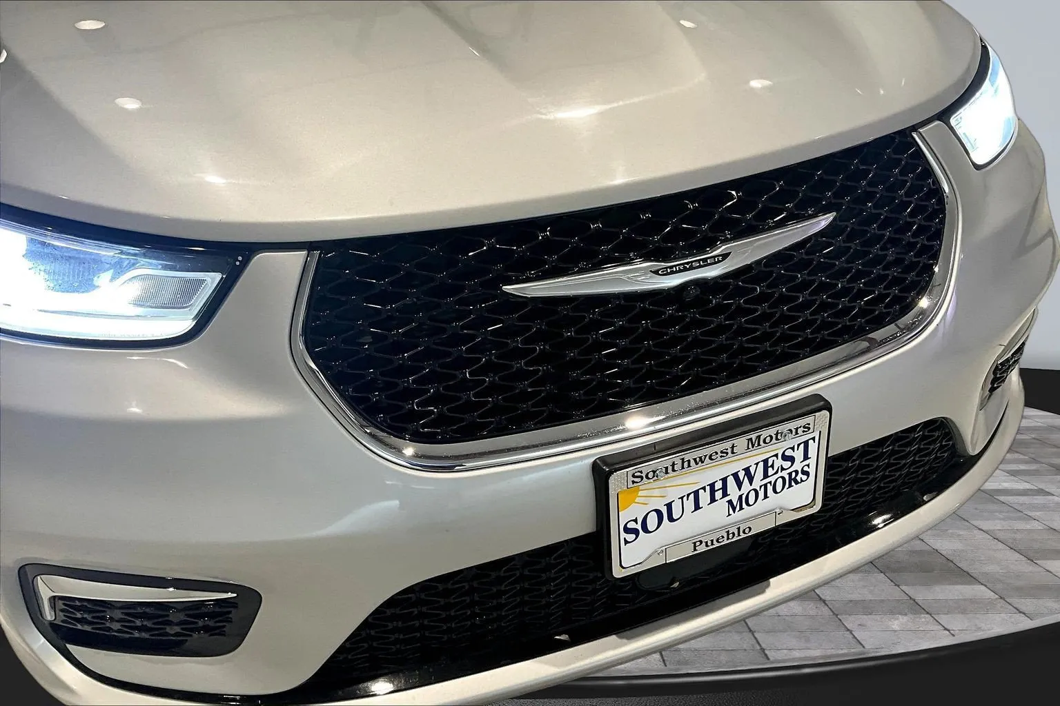 Chrysler Pacifica photo 34