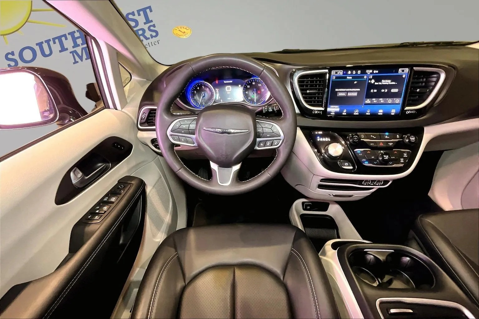 Chrysler Pacifica photo 9