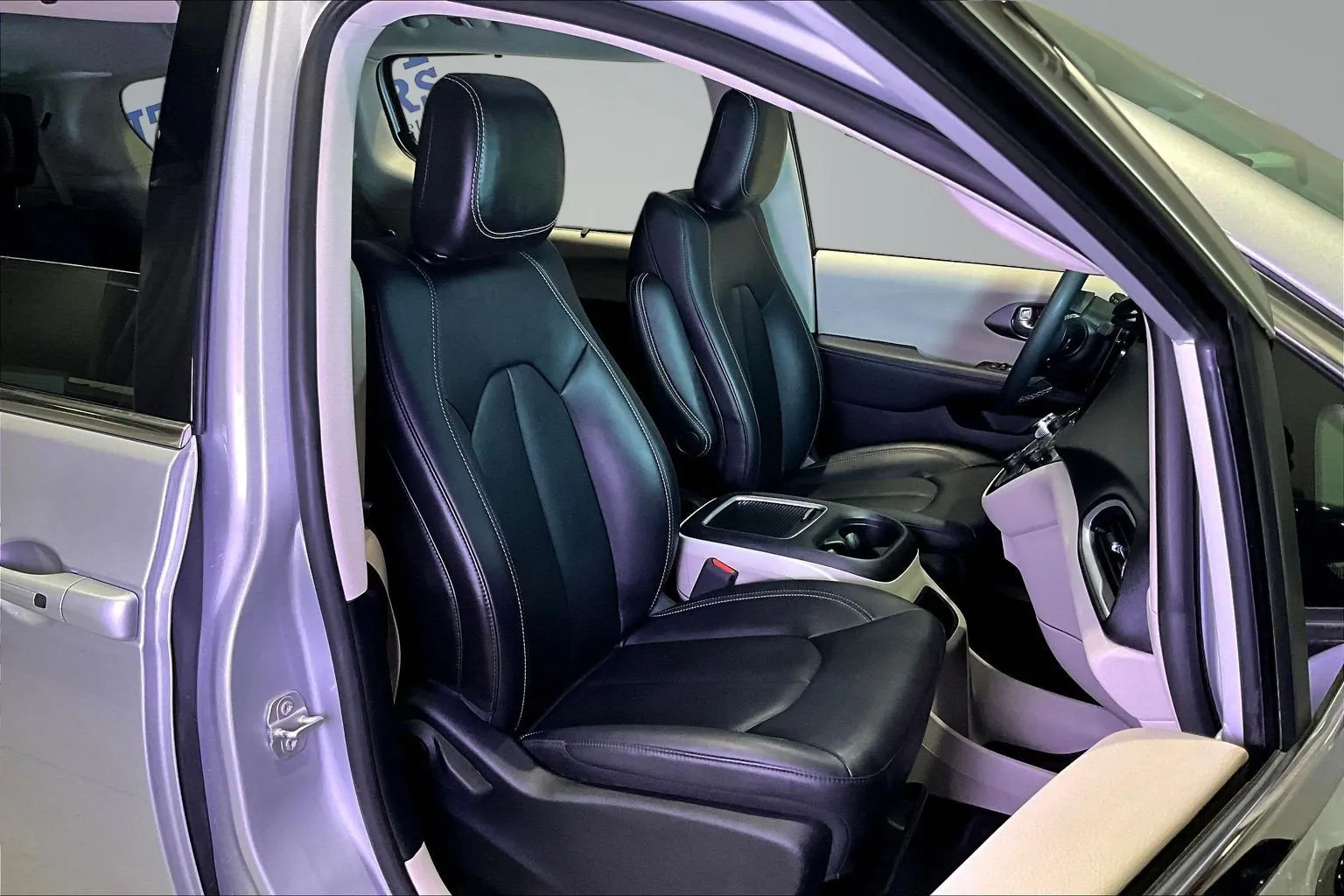 Chrysler Pacifica photo 30