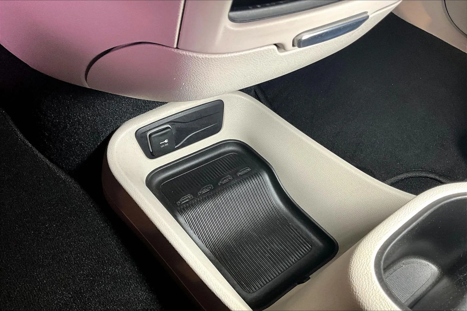 Chrysler Pacifica photo 17