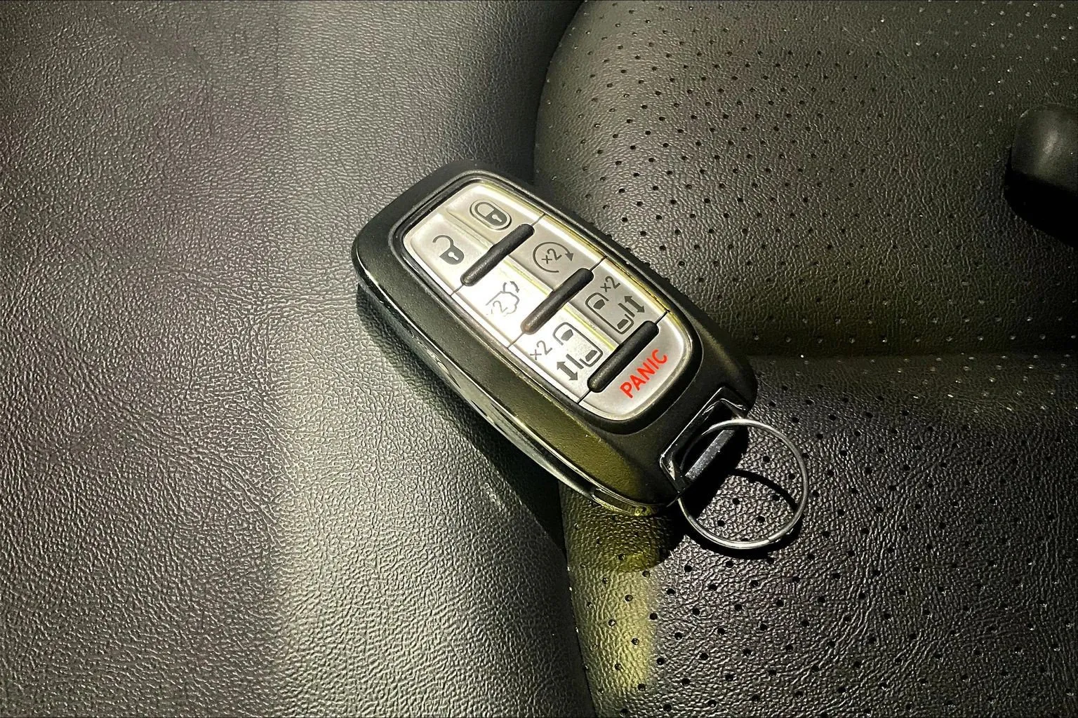 Chrysler Pacifica photo 36