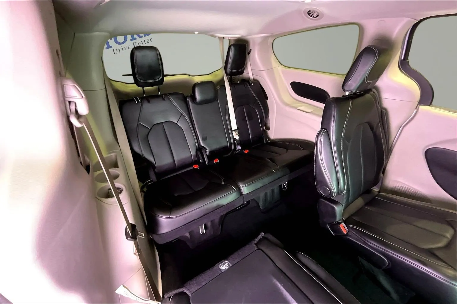 Chrysler Pacifica photo 26