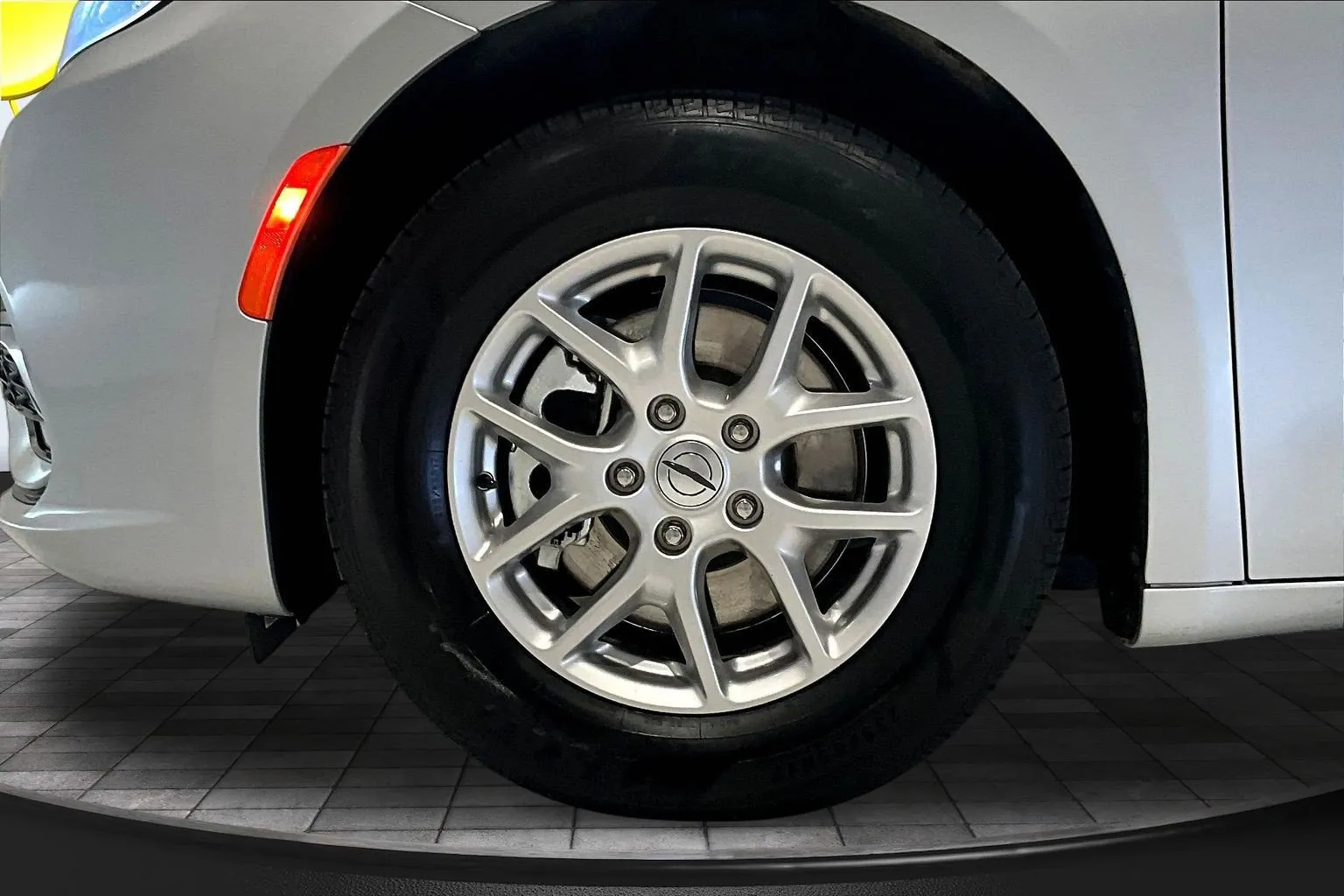 Chrysler Pacifica photo 35