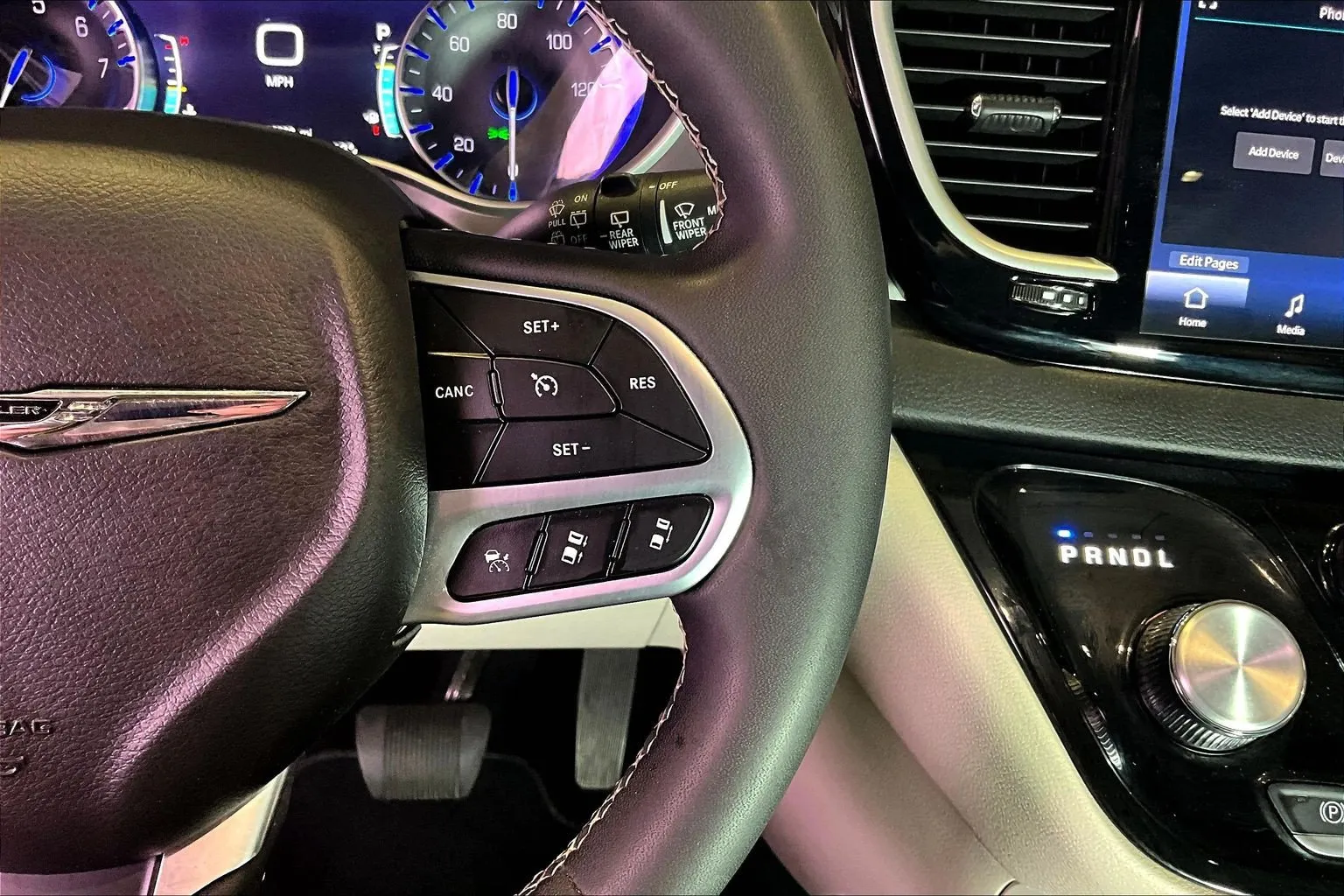 Chrysler Pacifica photo 13