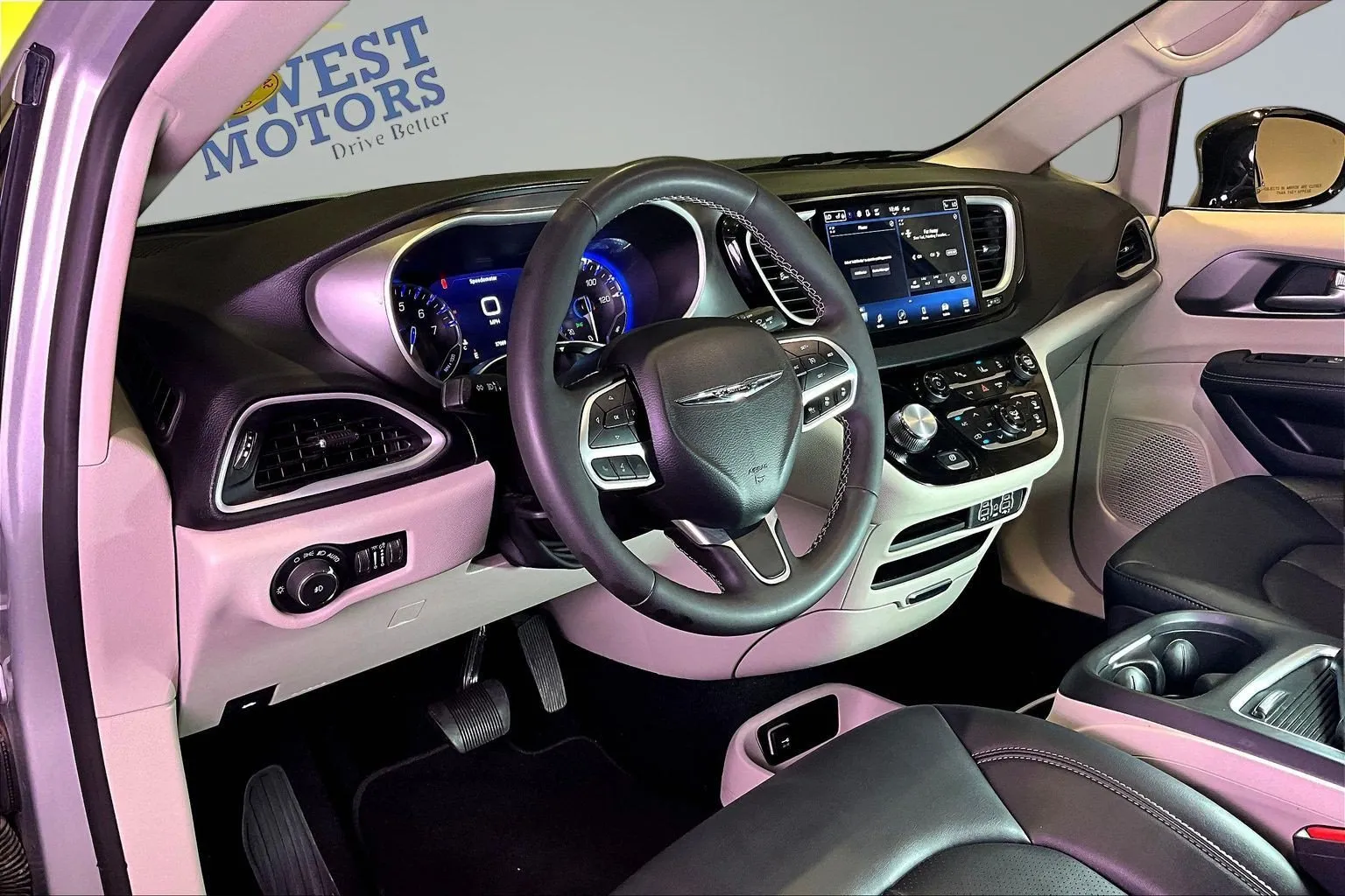 Chrysler Pacifica photo 18