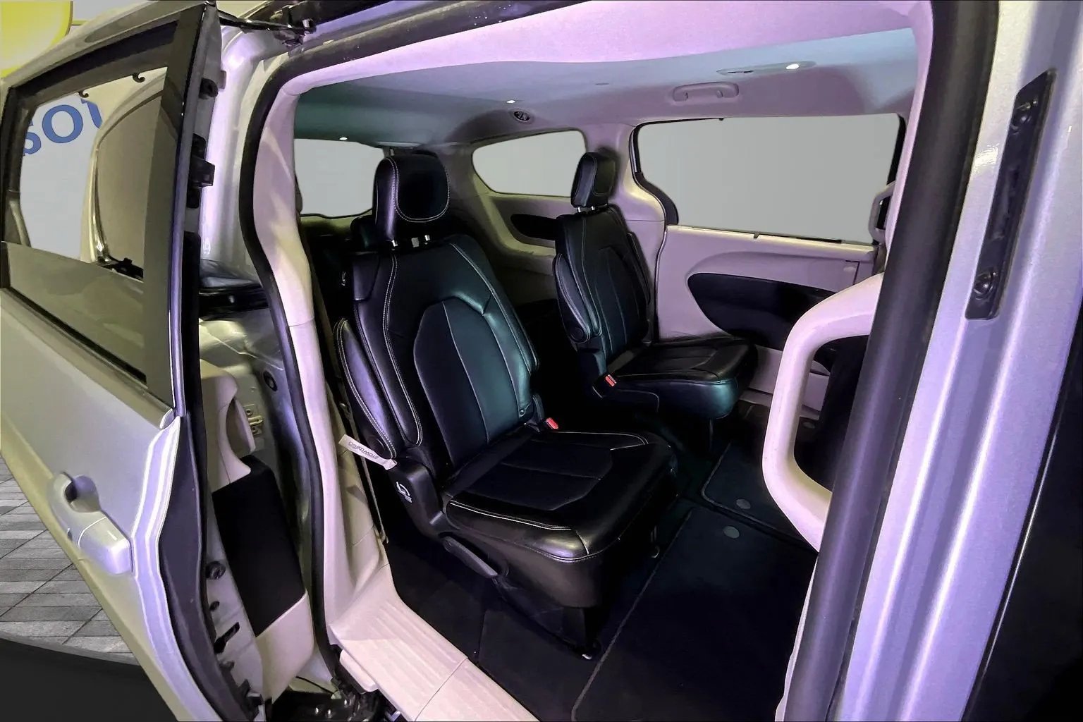 Chrysler Pacifica photo 25