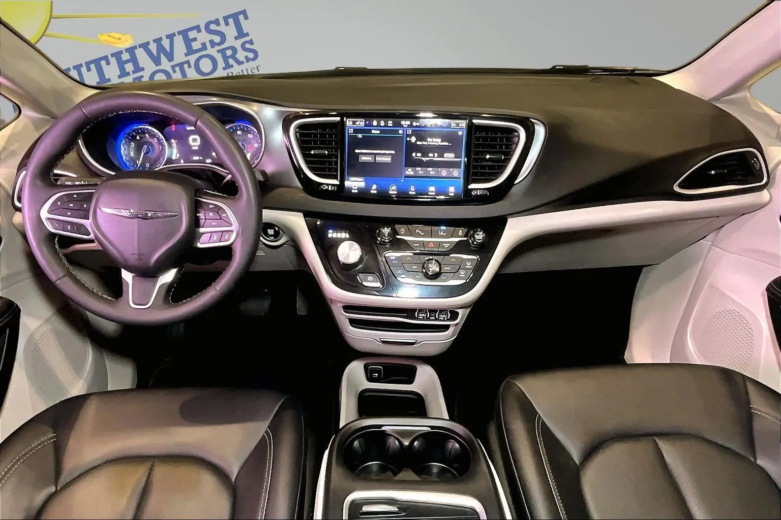 Chrysler Pacifica photo 8