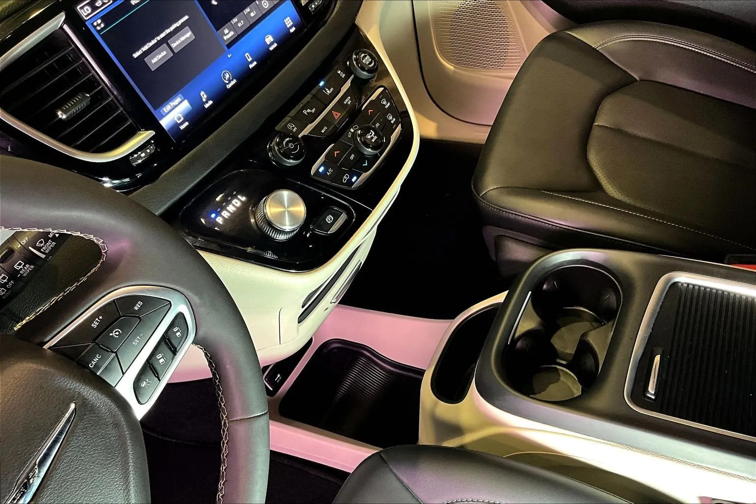 Chrysler Pacifica photo 19