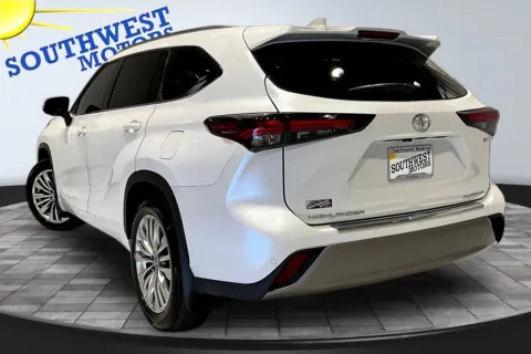 More photos of 2026 Toyota Highlander Hybrid Platinum at Southwest Motors, CO
