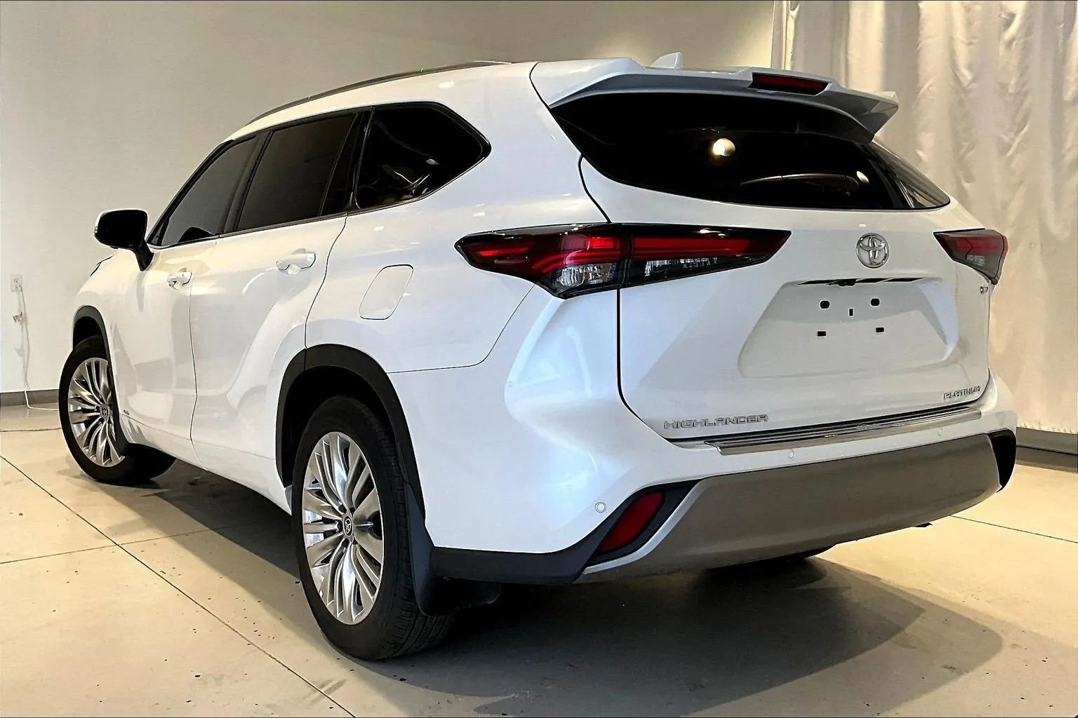 Toyota Highlander photo 3