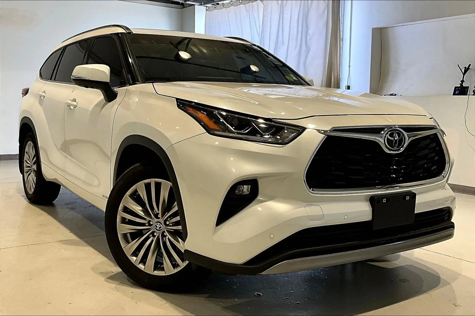 Toyota Highlander photo 2