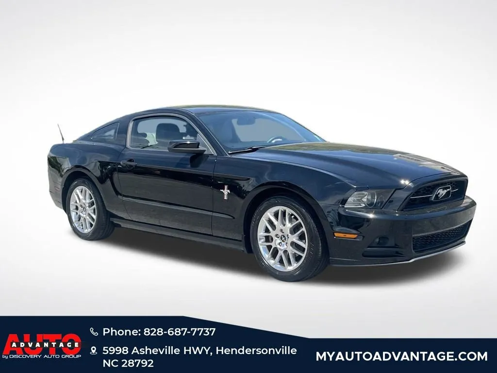 2013 Ford Mustang V6 Premium's photo