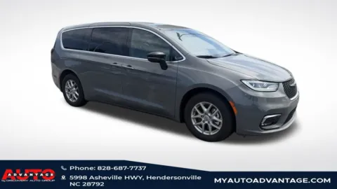 Photos of 2025 Chrysler Pacifica Select for sale in Hendersonville, NC at Auto Advantage