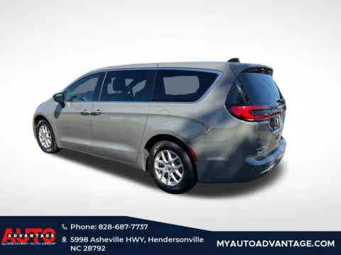 More photos of 2025 Chrysler Pacifica Select at Auto Advantage, NC