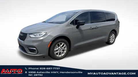 Gray 2025 Chrysler Pacifica Select for sale in Hendersonville, NC