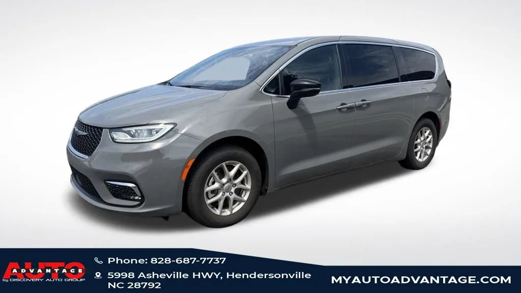 Gray 2025 Chrysler Pacifica Select for sale in Hendersonville, NC