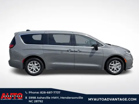 Photos of 2025 Chrysler Pacifica Select for sale in Hendersonville, NC at Auto Advantage