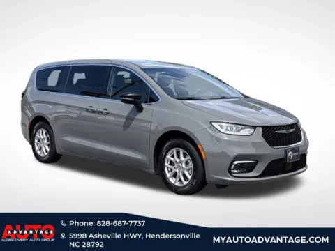 Gray 2025 Chrysler Pacifica Select for sale in Hendersonville, NC