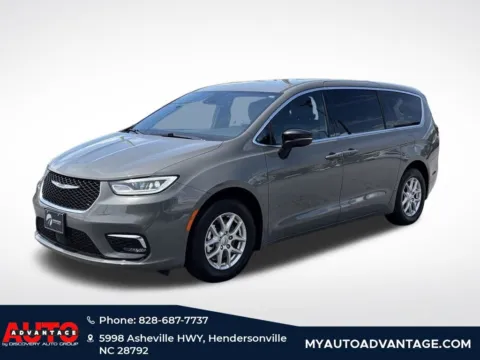 More photos of 2025 Chrysler Pacifica Select at Auto Advantage, NC