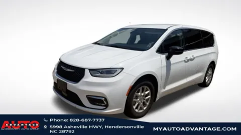 White 2024 Chrysler Pacifica Touring L for sale in Hendersonville, NC