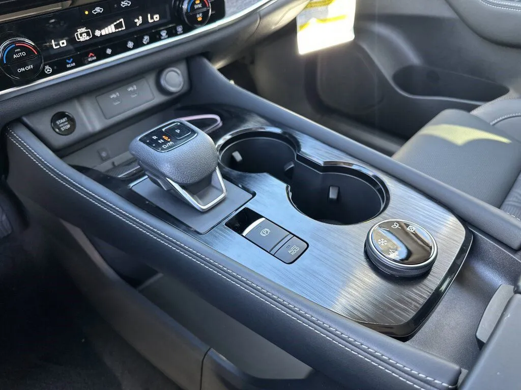 2026 Nissan Rogue Platinum - Photo 12