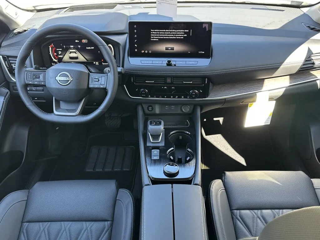 2026 Nissan Rogue Platinum - Photo 2